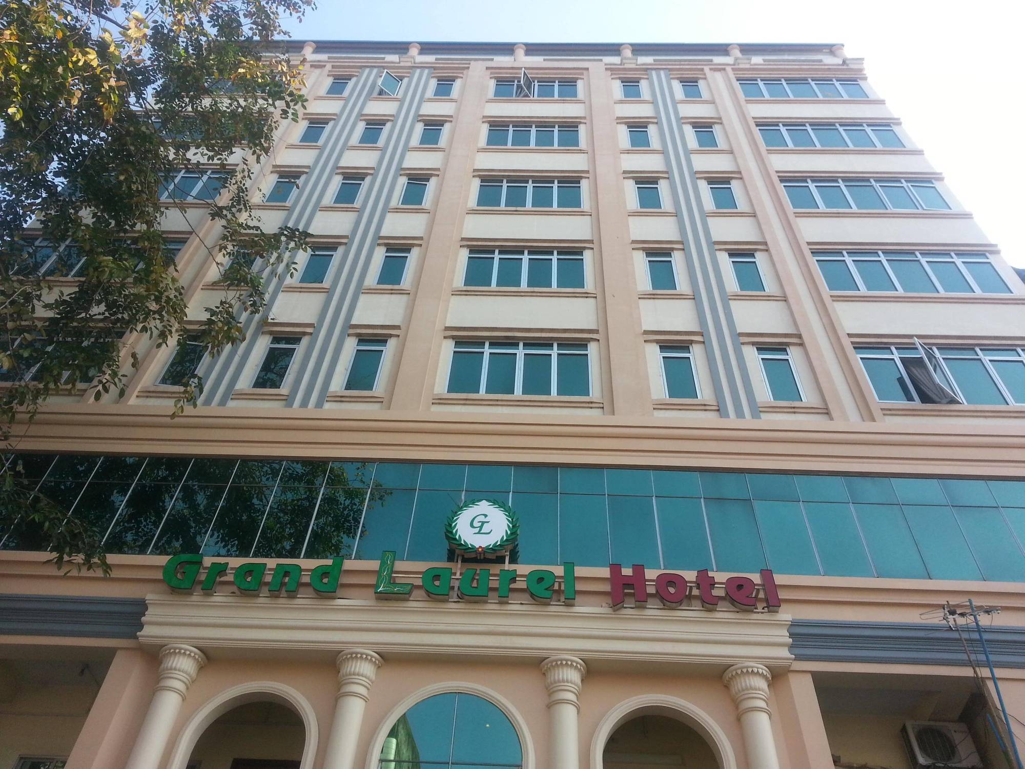 Grand Laurel Hotel Yangon Exteriör bild