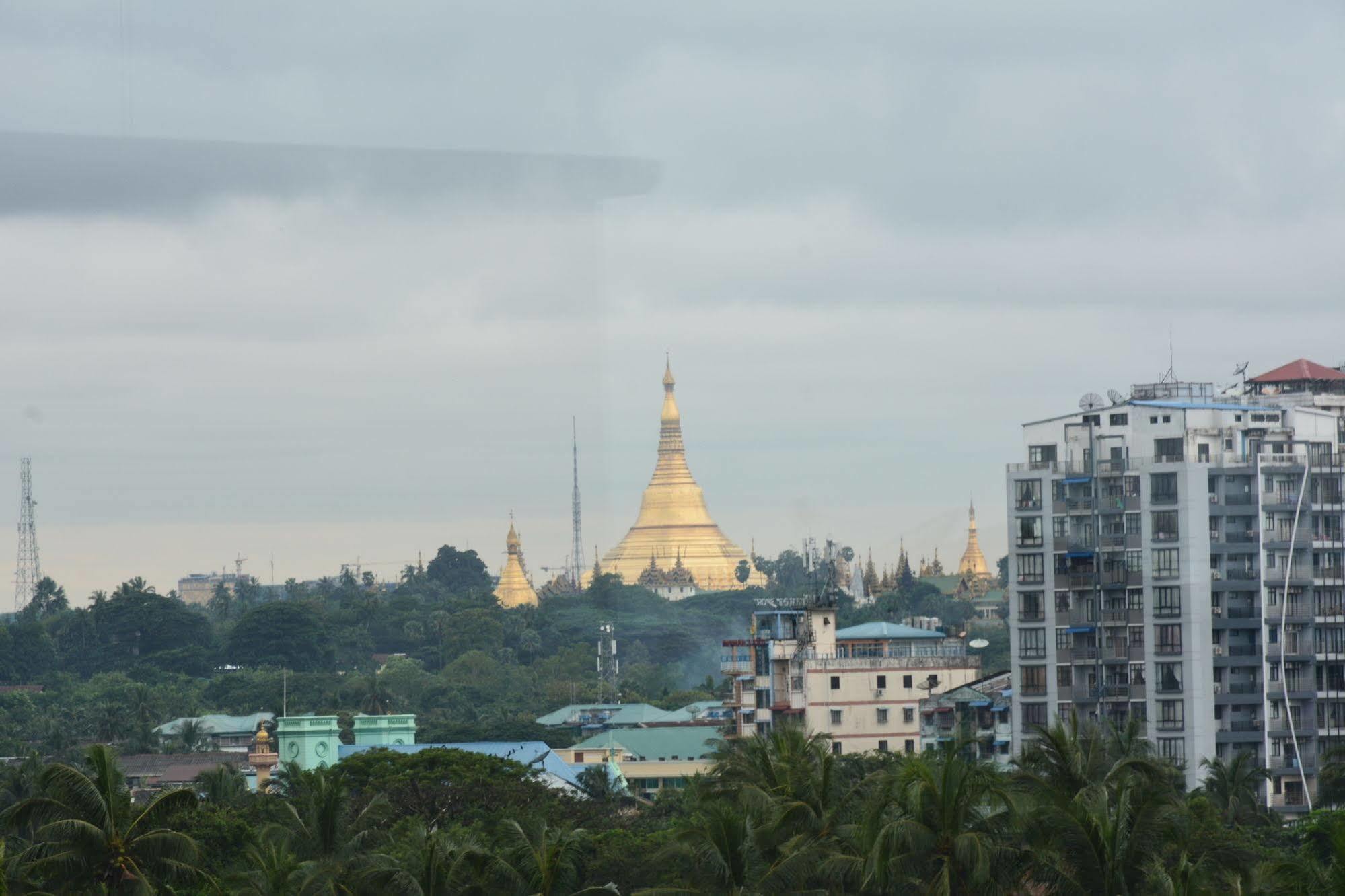 Grand Laurel Hotel Yangon Exteriör bild