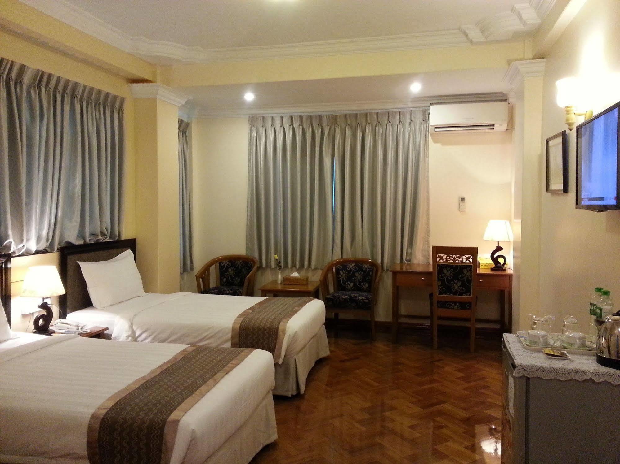 Grand Laurel Hotel Yangon Exteriör bild