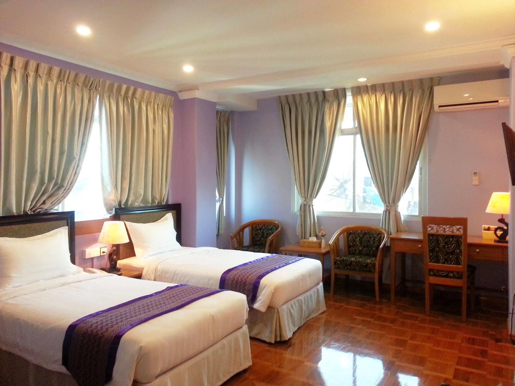 Grand Laurel Hotel Yangon Exteriör bild