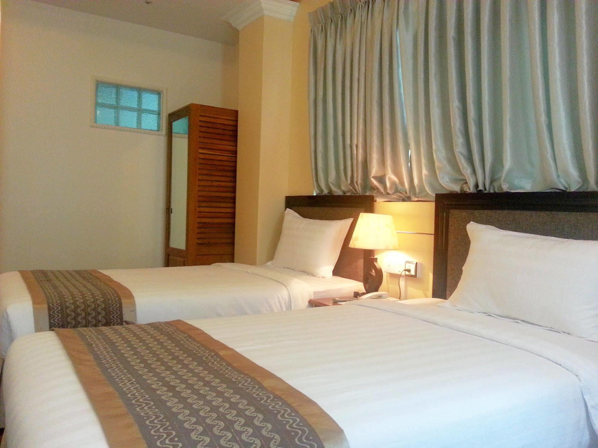 Grand Laurel Hotel Yangon Exteriör bild