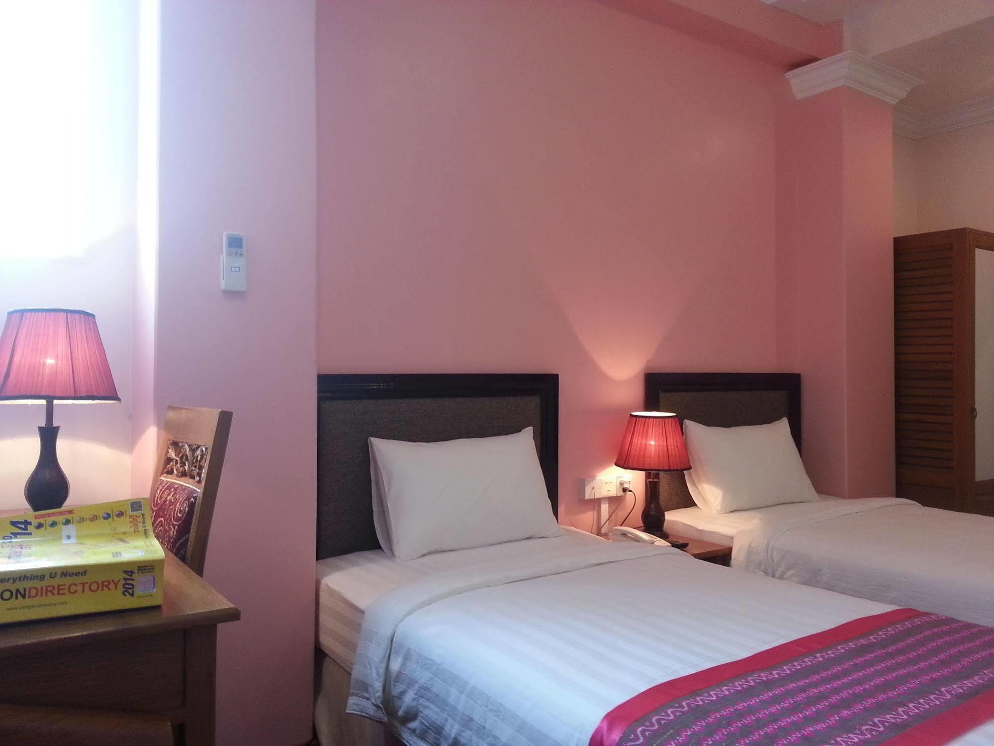 Grand Laurel Hotel Yangon Exteriör bild