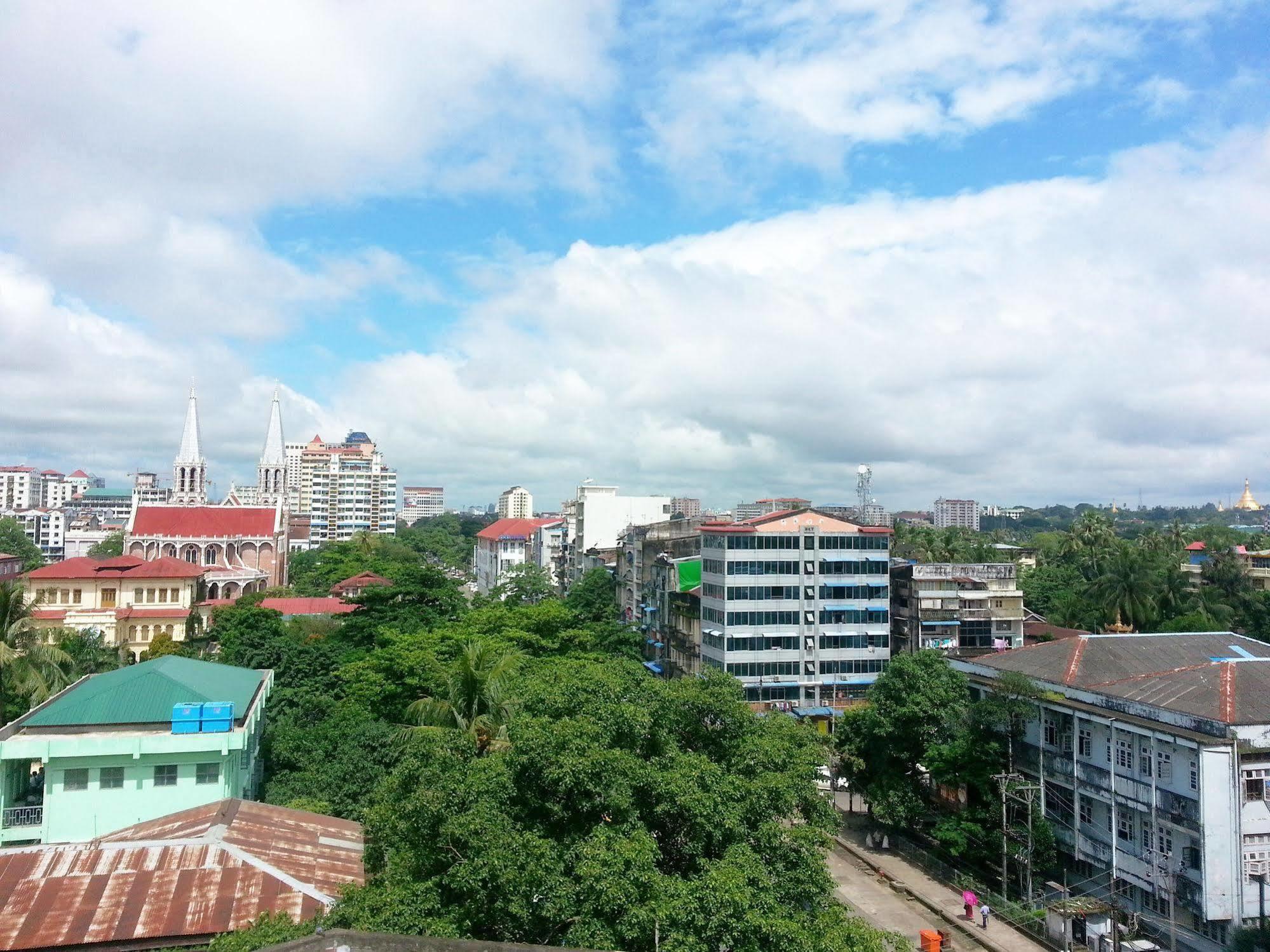 Grand Laurel Hotel Yangon Exteriör bild