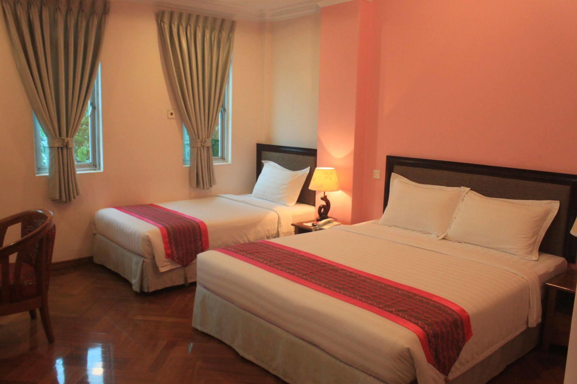 Grand Laurel Hotel Yangon Exteriör bild