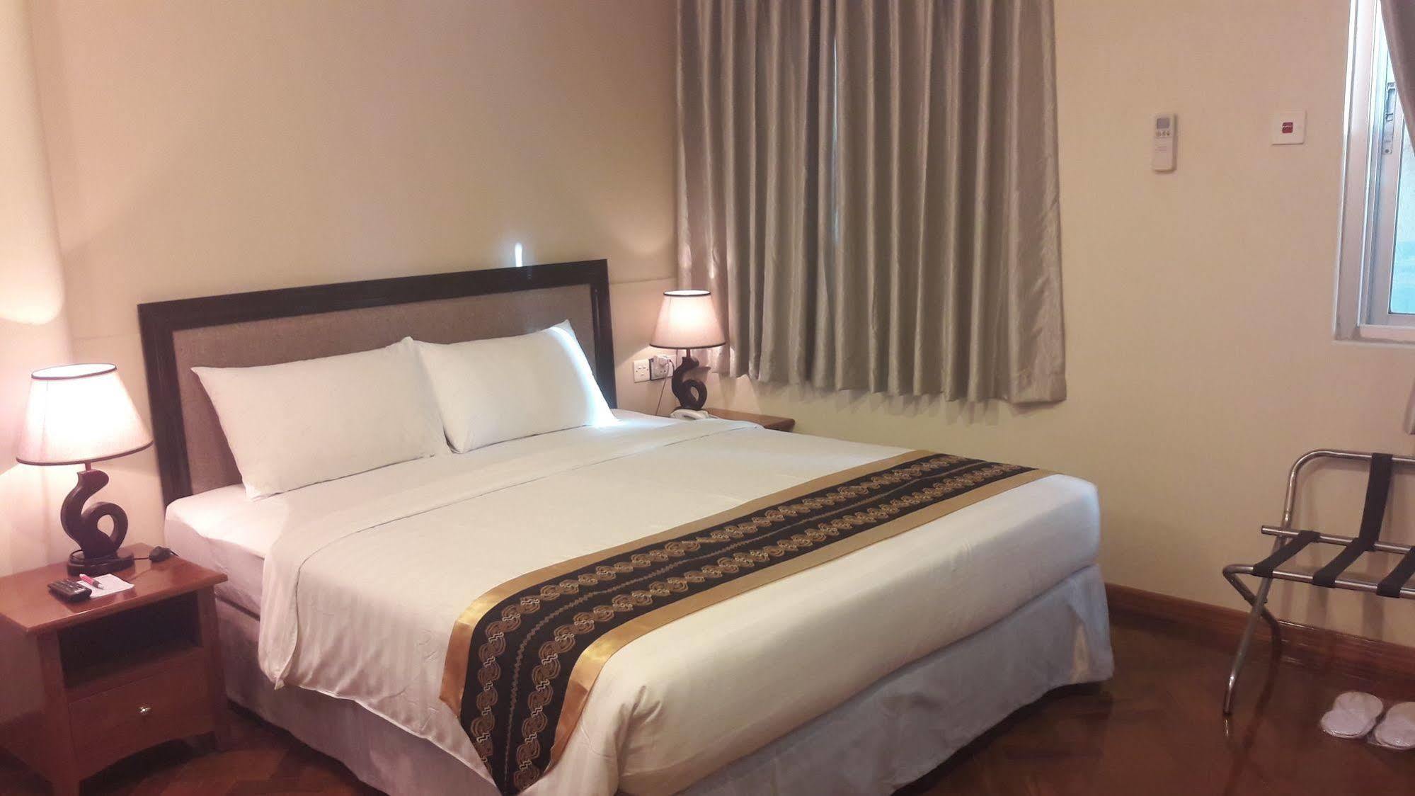 Grand Laurel Hotel Yangon Exteriör bild