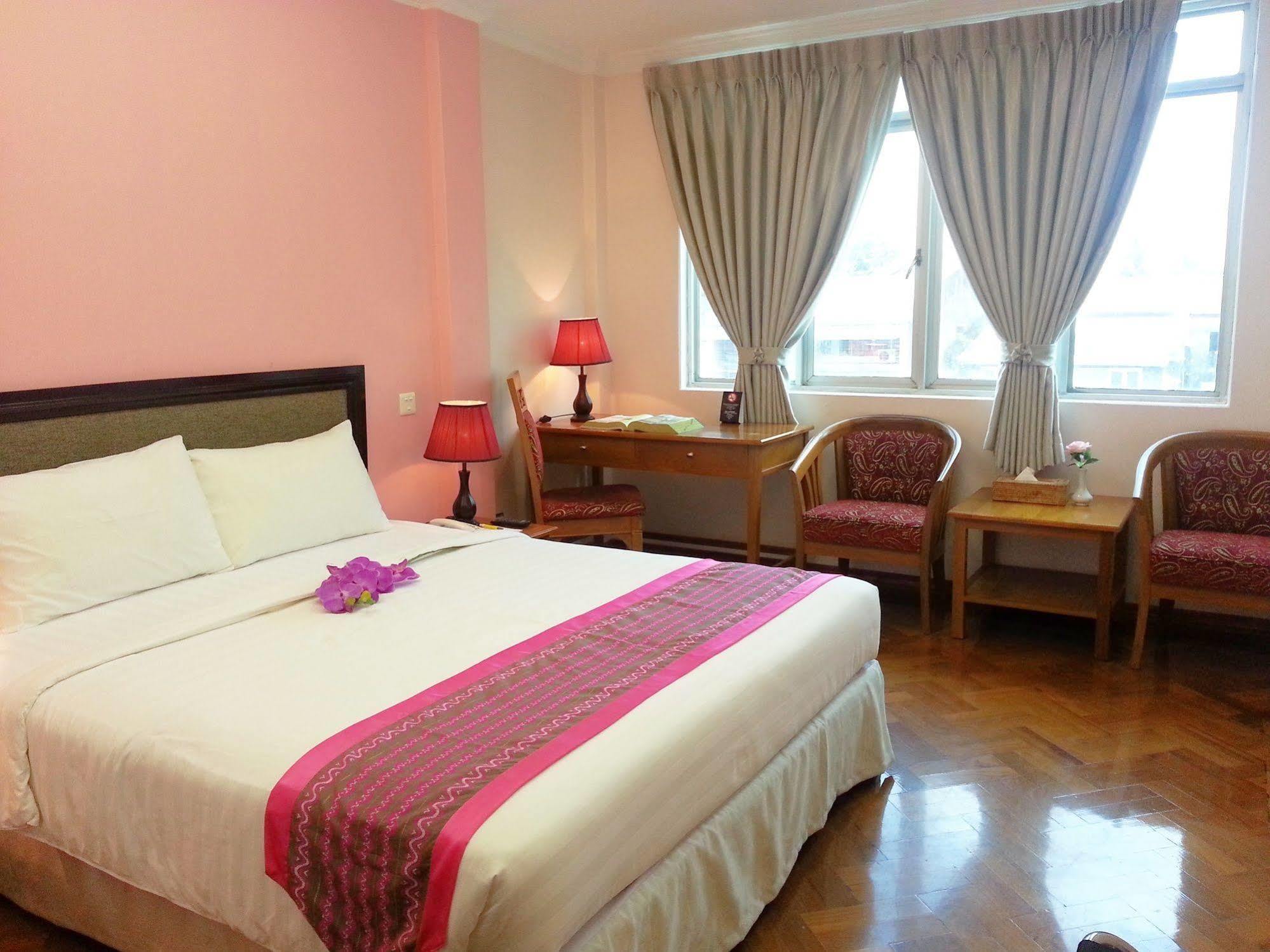 Grand Laurel Hotel Yangon Exteriör bild