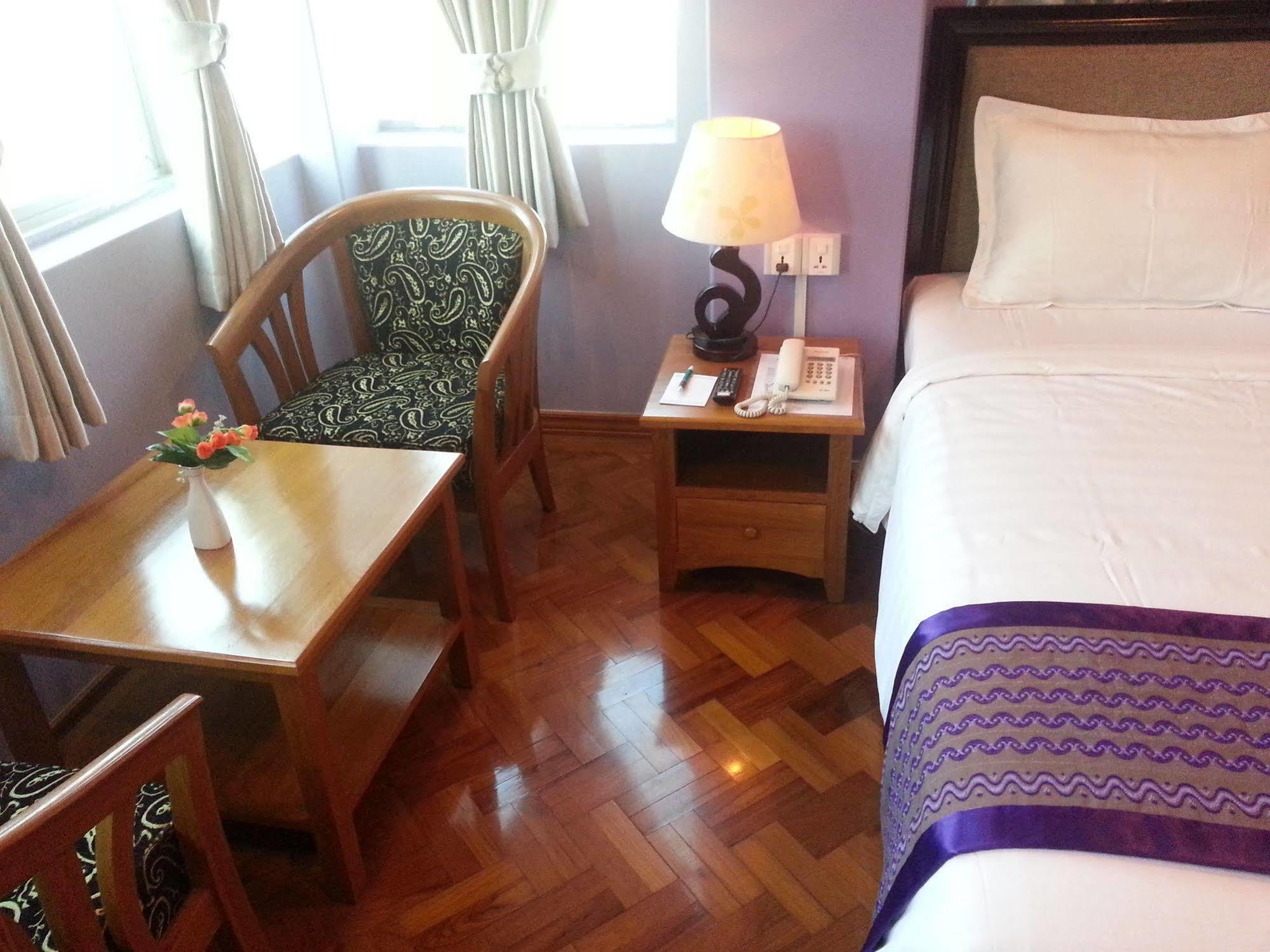 Grand Laurel Hotel Yangon Exteriör bild