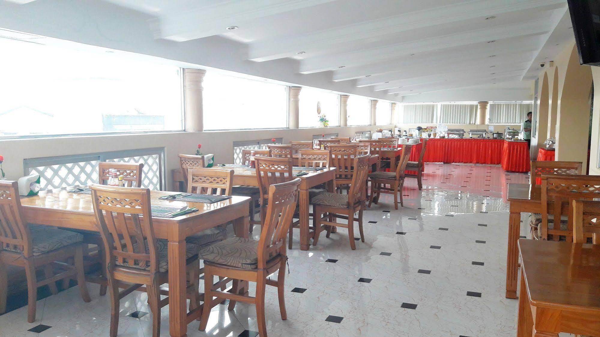 Grand Laurel Hotel Yangon Exteriör bild